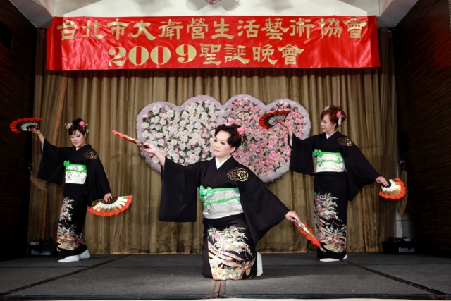 日本舞踊精湛演出