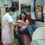 小霞理事長證明捐血一點也不痛喔！